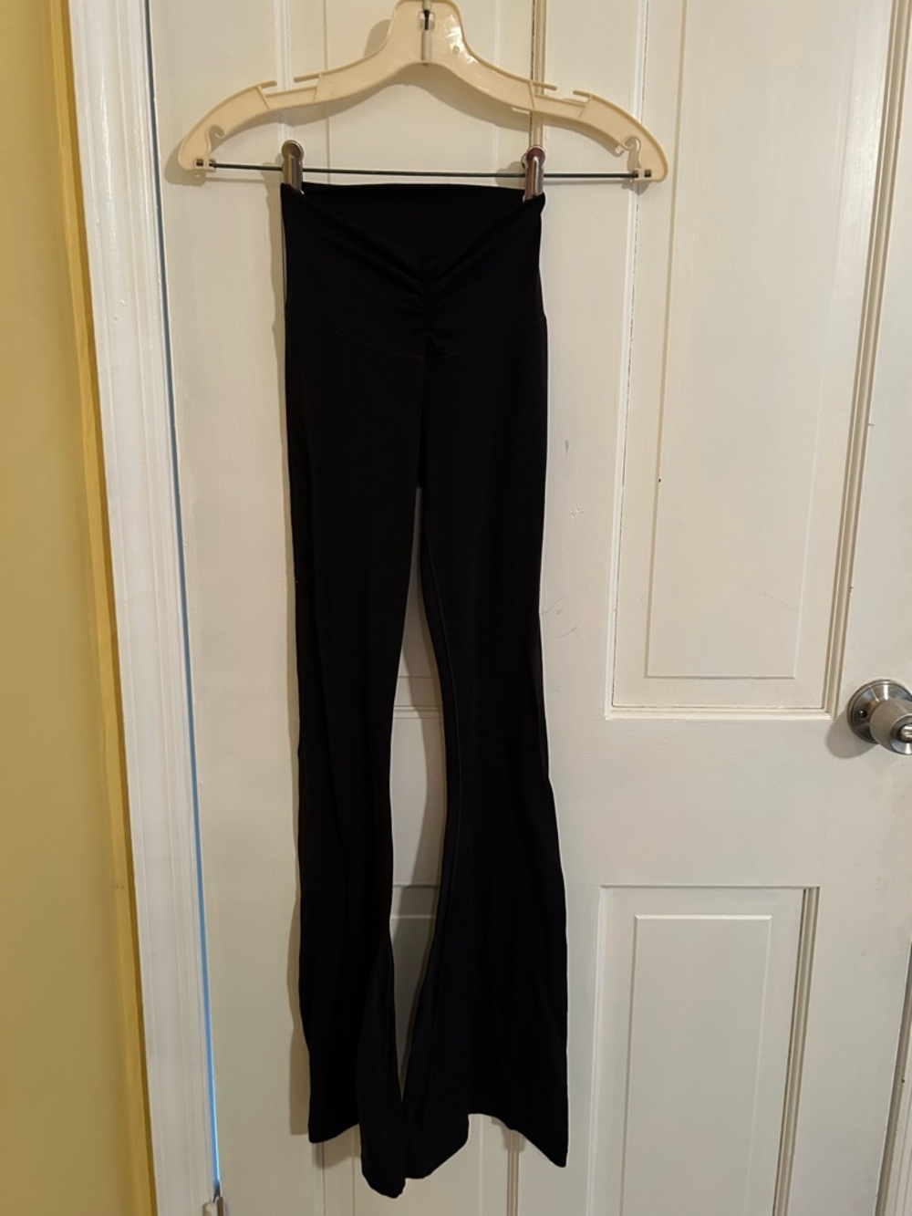 Aerie Black Ruched High-Waist flare leggings - Picture 2 of 5